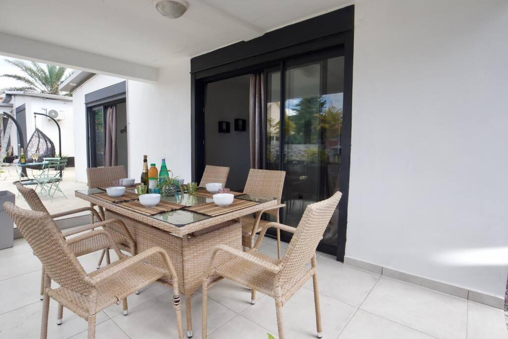 Villa Du Beau Vallon 2 Jacuzzi Privatif Et Piscine Chauffee Partagee Saint-Benoît 外观 照片