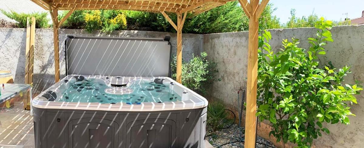 Villa Du Beau Vallon 2 Jacuzzi Privatif Et Piscine Chauffee Partagee Saint-Benoît 外观 照片